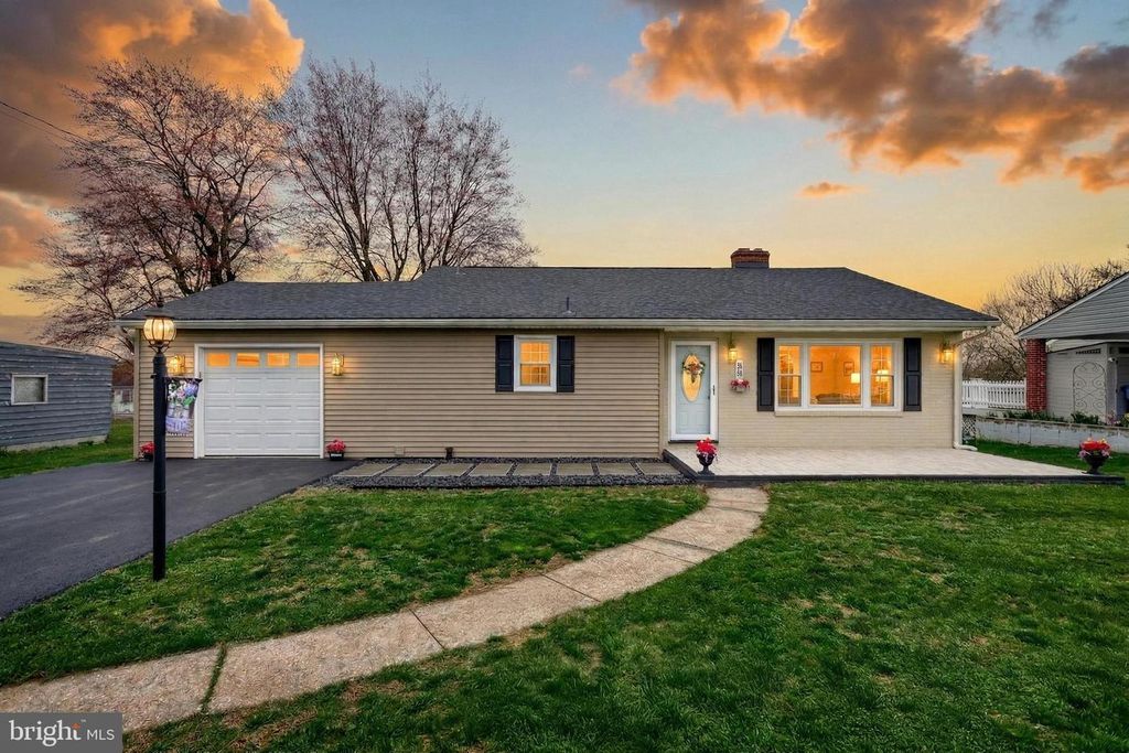 Image 1 of property listing at 1312 WHITEFORD RD, York, PA 17402