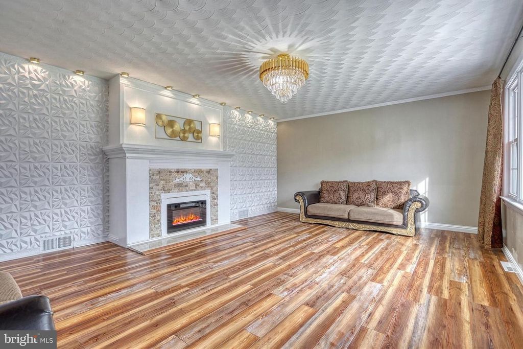 Image 10 of property listing at 1312 WHITEFORD RD, York, PA 17402