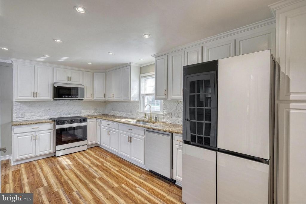 Image 18 of property listing at 1312 WHITEFORD RD, York, PA 17402