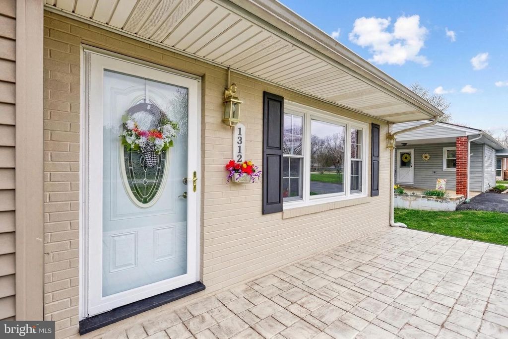 Image 2 of property listing at 1312 WHITEFORD RD, York, PA 17402