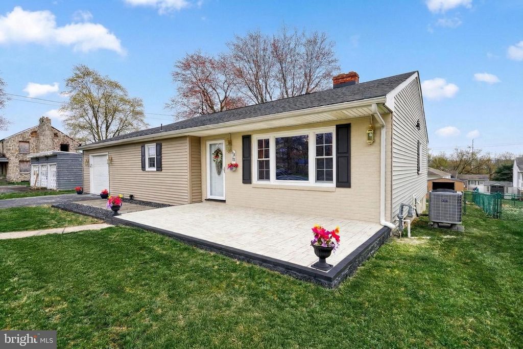 Image 3 of property listing at 1312 WHITEFORD RD, York, PA 17402