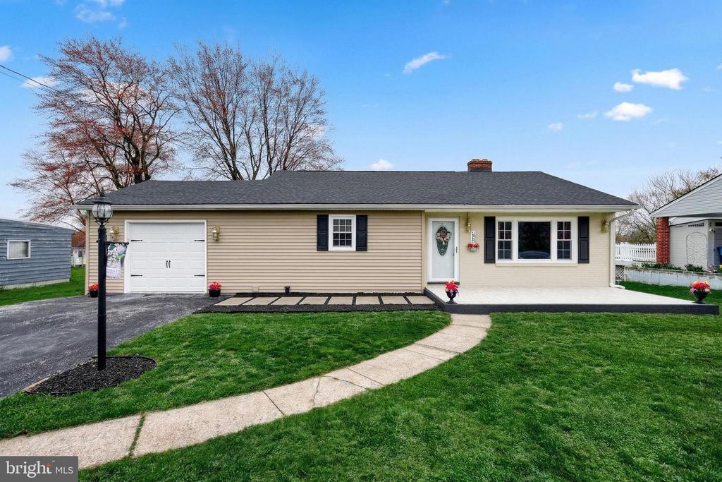 Image 5 of property listing at 1312 WHITEFORD RD, York, PA 17402