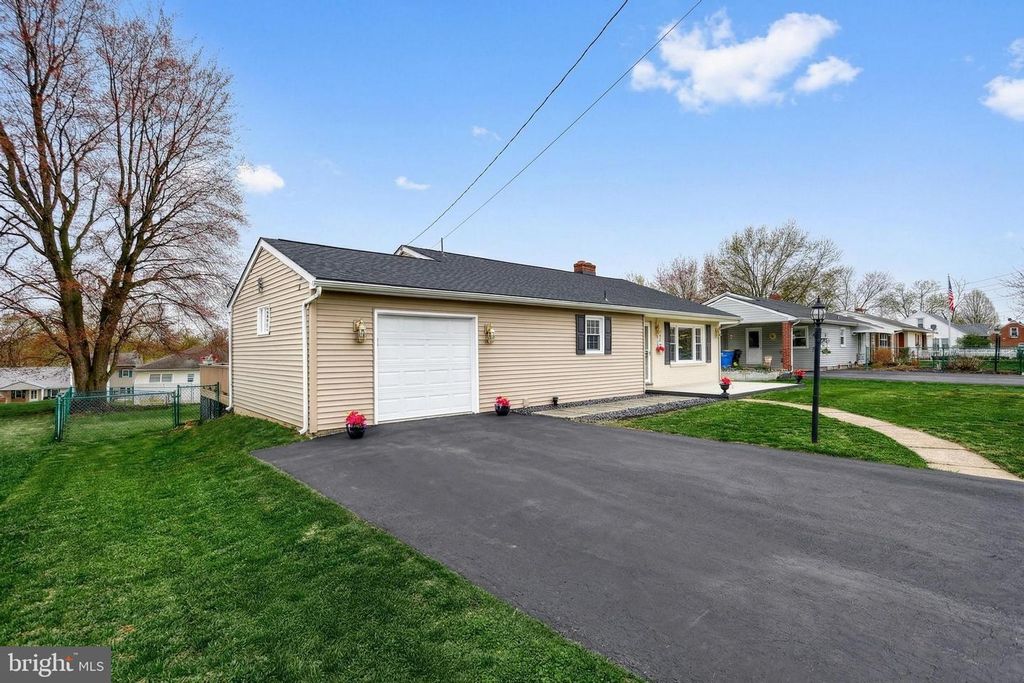 Image 8 of property listing at 1312 WHITEFORD RD, York, PA 17402