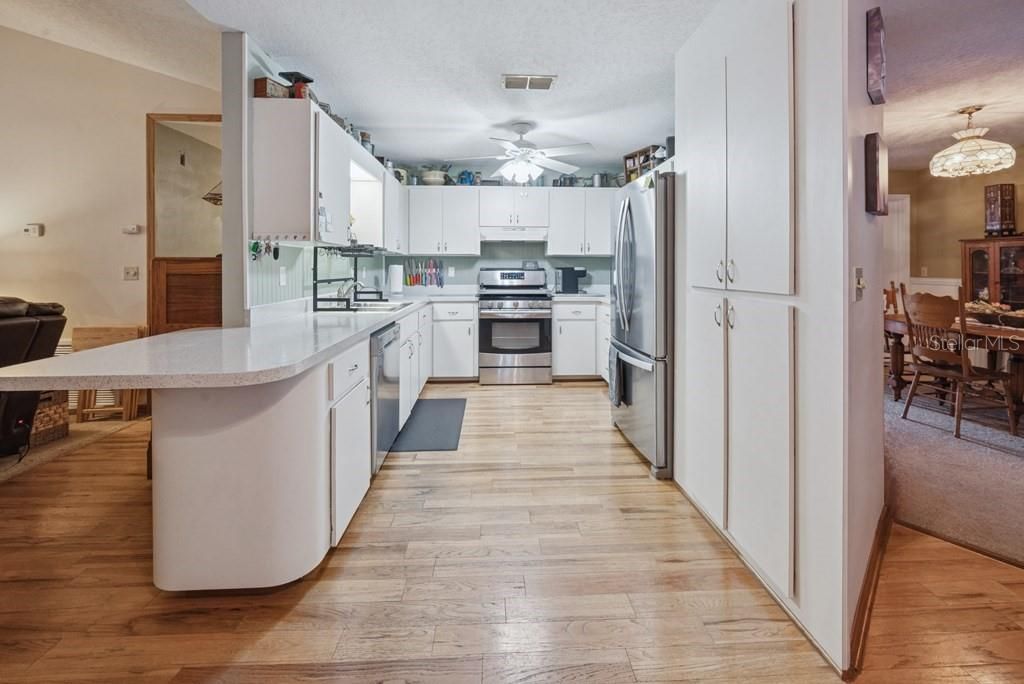 Image 13 of property listing at 725 SE 56TH AVENUE, Ocala, FL 34480