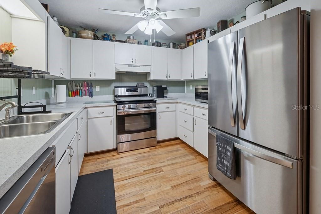 Image 14 of property listing at 725 SE 56TH AVENUE, Ocala, FL 34480