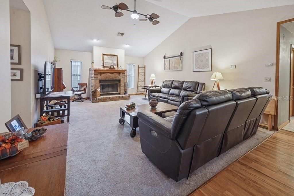 Image 16 of property listing at 725 SE 56TH AVENUE, Ocala, FL 34480