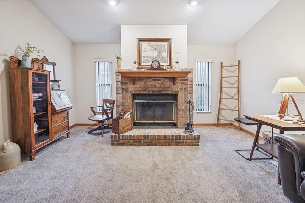 Image 17 of property listing at 725 SE 56TH AVENUE, Ocala, FL 34480