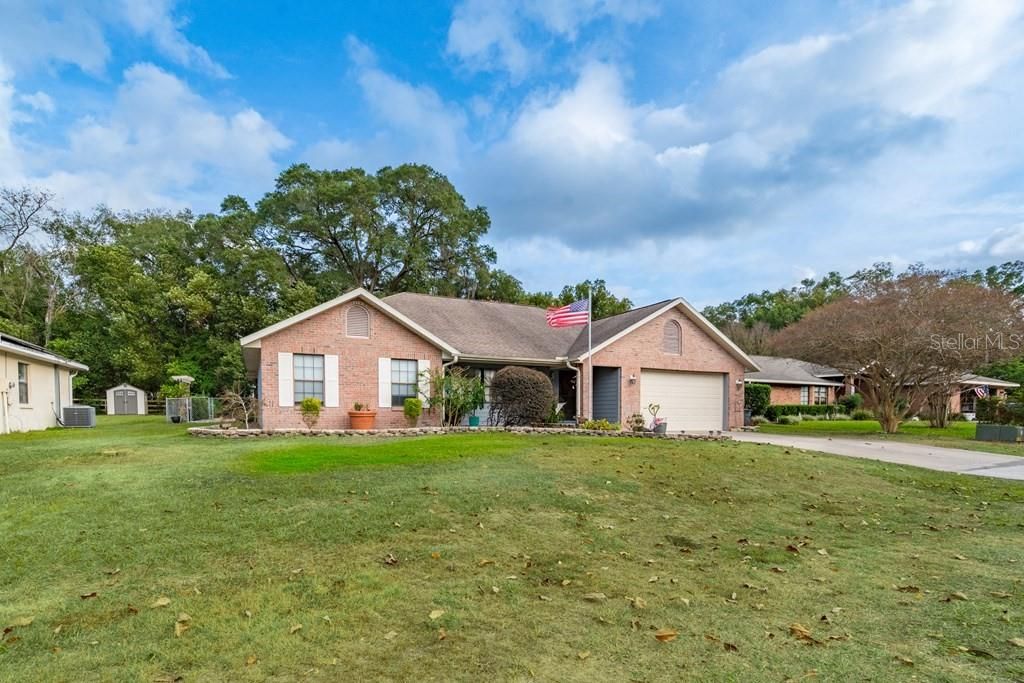 Image 3 of property listing at 725 SE 56TH AVENUE, Ocala, FL 34480