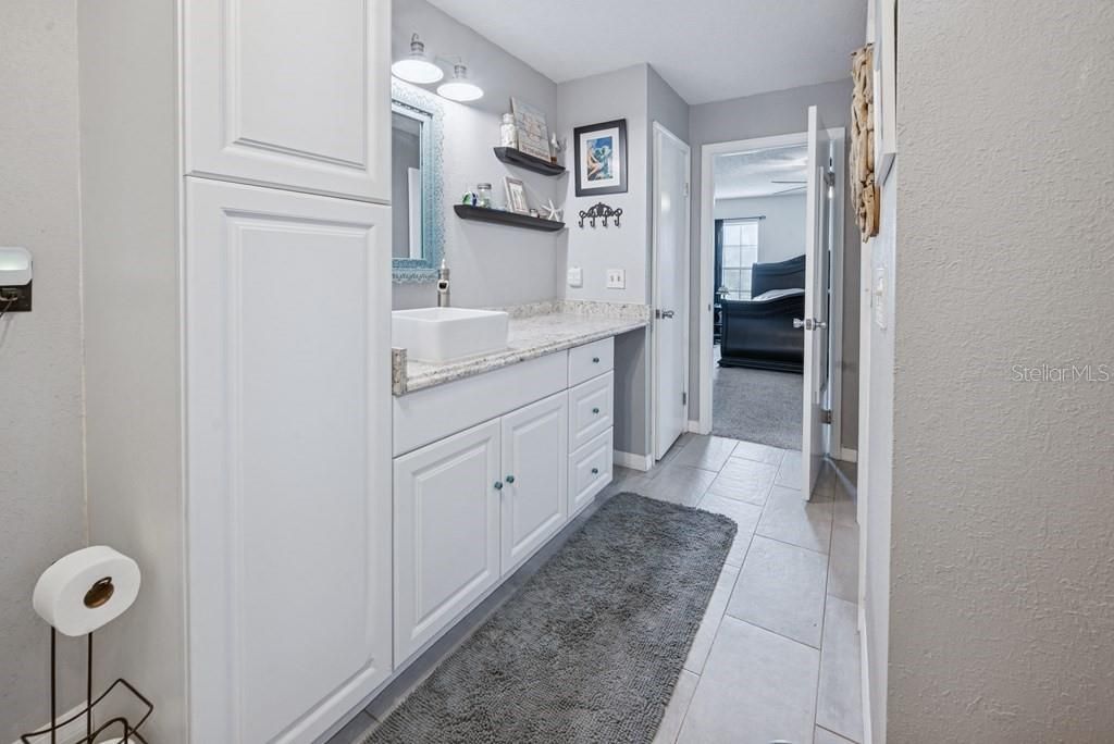 Image 21 of property listing at 725 SE 56TH AVENUE, Ocala, FL 34480