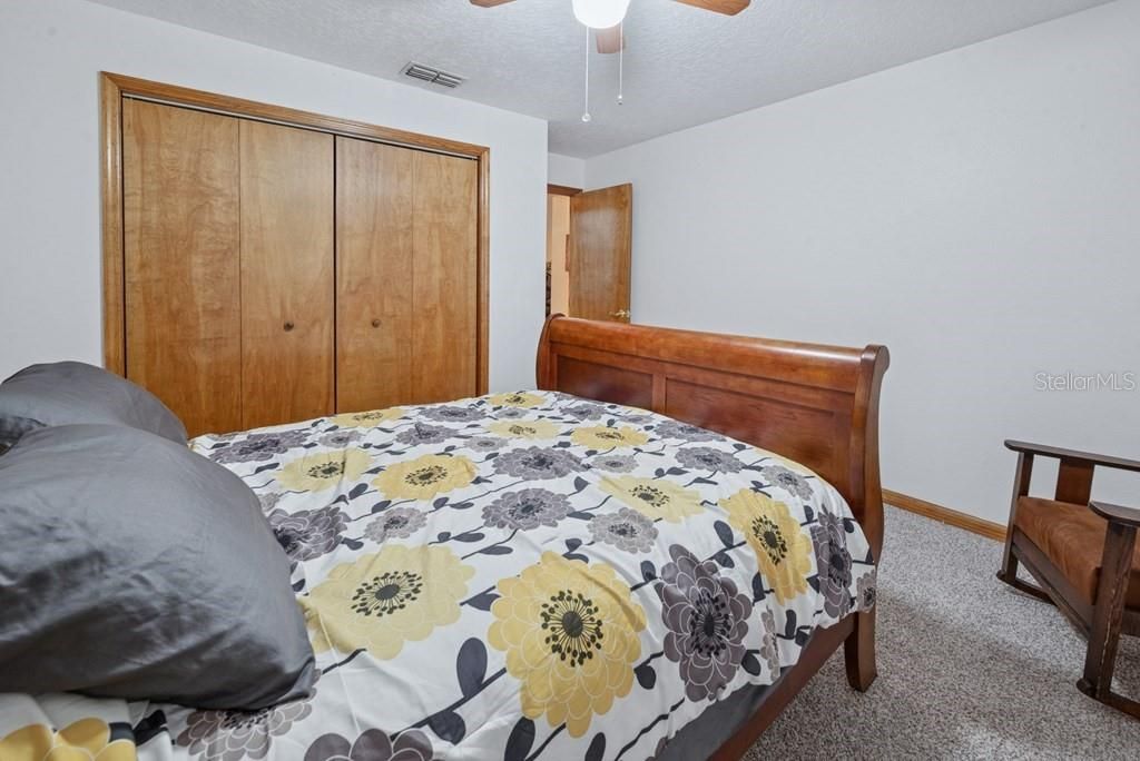 Image 27 of property listing at 725 SE 56TH AVENUE, Ocala, FL 34480