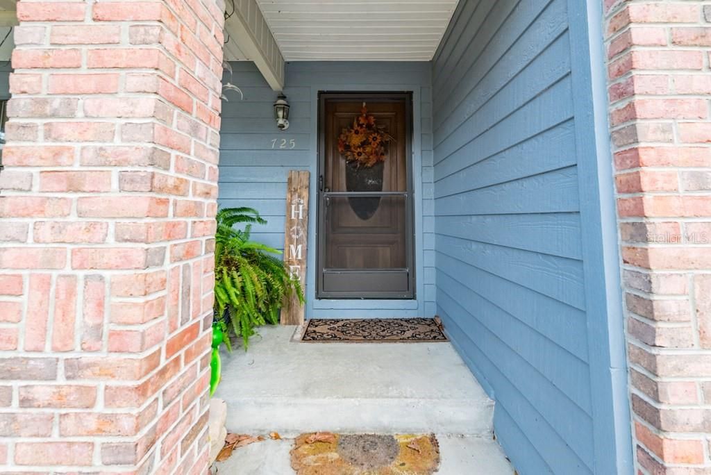 Image 5 of property listing at 725 SE 56TH AVENUE, Ocala, FL 34480