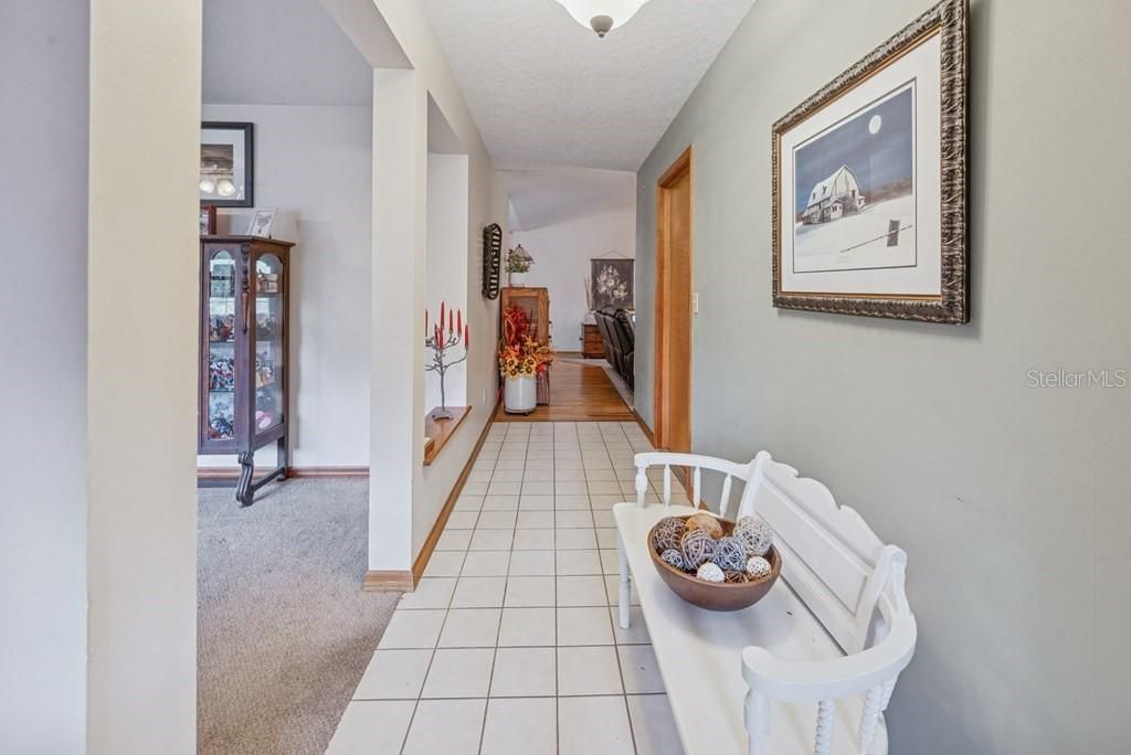 Image 7 of property listing at 725 SE 56TH AVENUE, Ocala, FL 34480