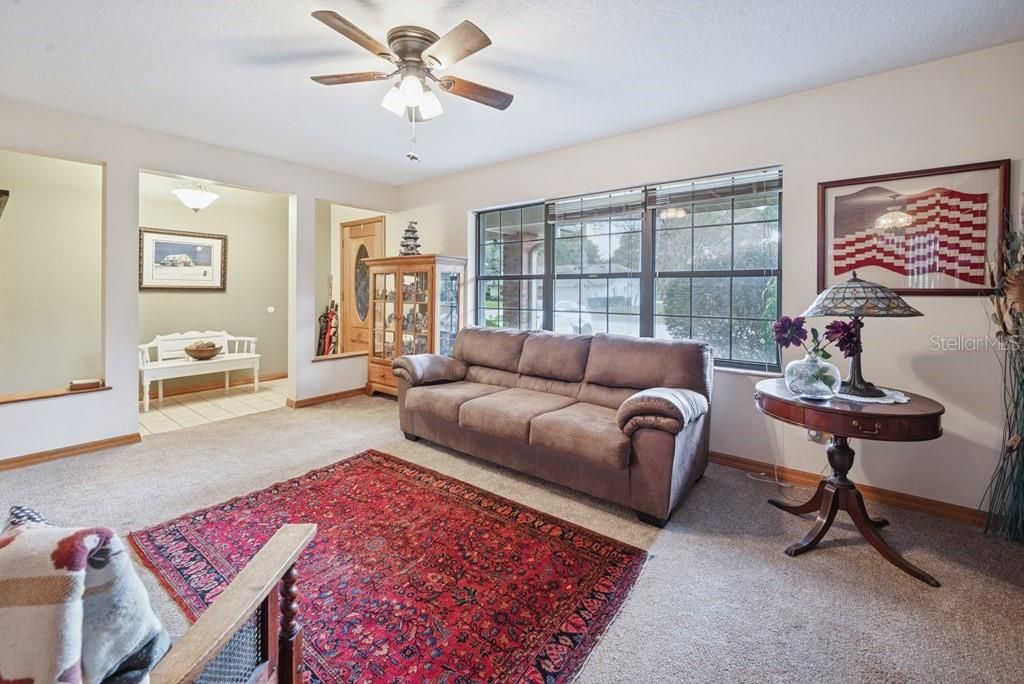Image 8 of property listing at 725 SE 56TH AVENUE, Ocala, FL 34480