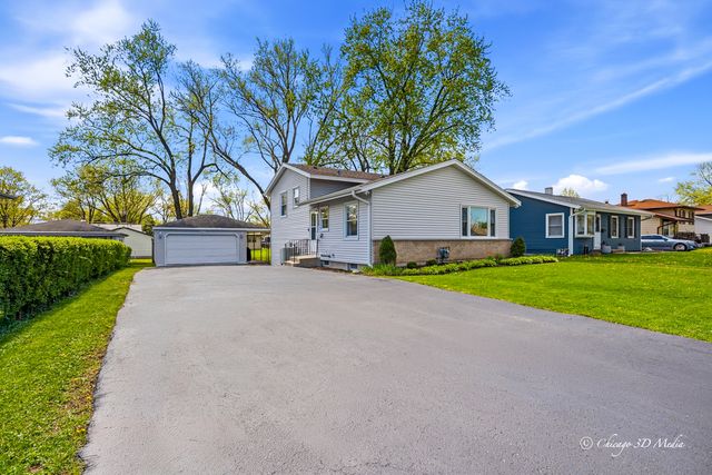 2207 Kirchoff Road, Rolling Meadows, IL 60008