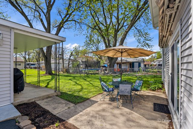 2207 Kirchoff Road, Rolling Meadows, IL 60008