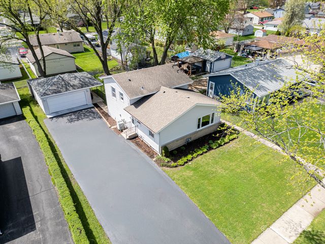 2207 Kirchoff Road, Rolling Meadows, IL 60008