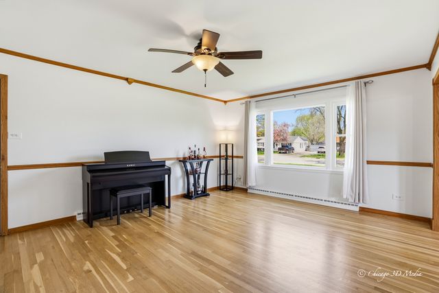 2207 Kirchoff Road, Rolling Meadows, IL 60008