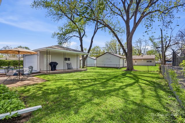 2207 Kirchoff Road, Rolling Meadows, IL 60008