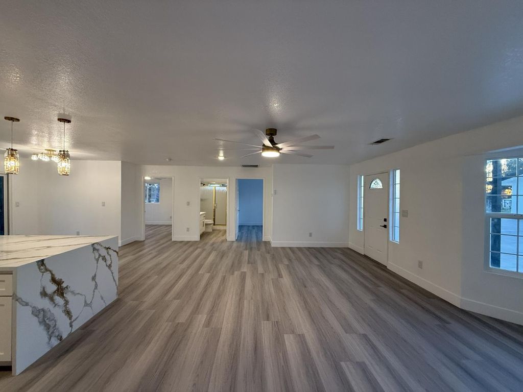 Image 14 of property listing at 36610 Kenneth Avenue, Madera, CA 93636