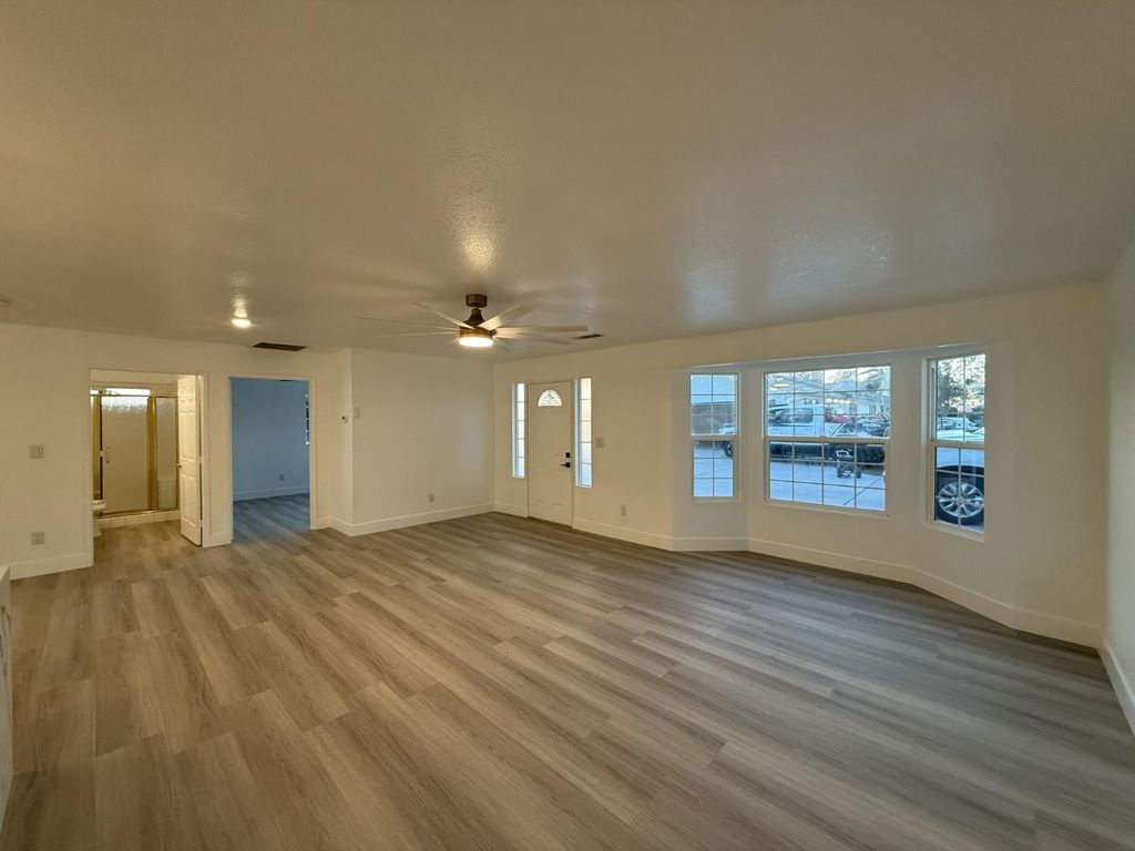 Image 15 of property listing at 36610 Kenneth Avenue, Madera, CA 93636