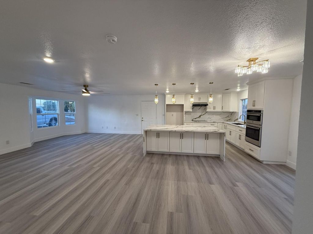Image 16 of property listing at 36610 Kenneth Avenue, Madera, CA 93636