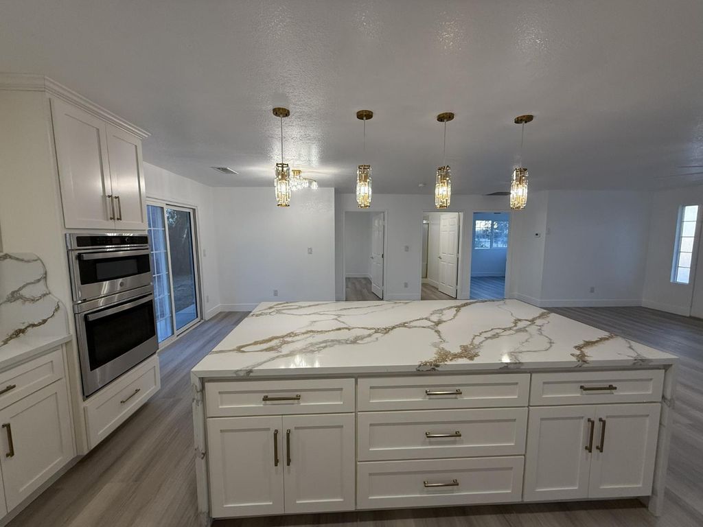 Image 17 of property listing at 36610 Kenneth Avenue, Madera, CA 93636