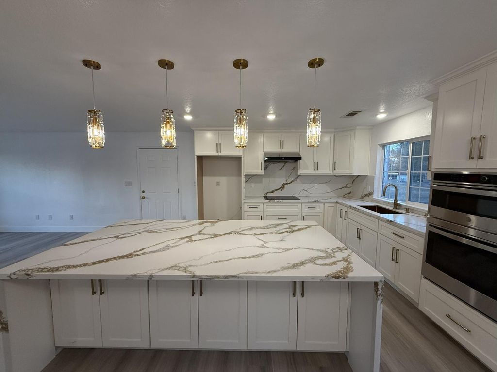 Image 18 of property listing at 36610 Kenneth Avenue, Madera, CA 93636