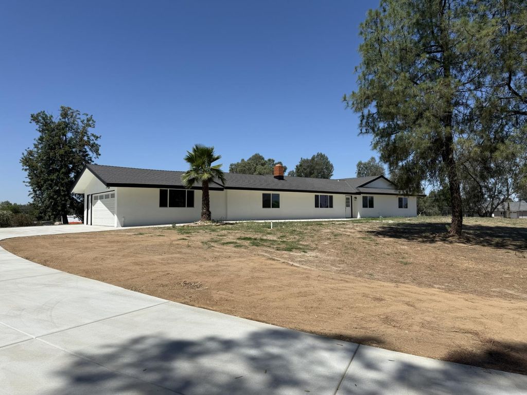Image 2 of property listing at 36610 Kenneth Avenue, Madera, CA 93636