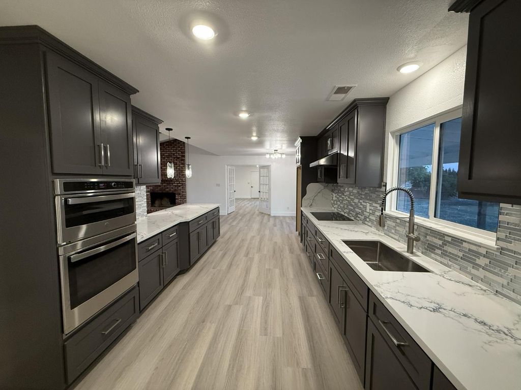 Image 25 of property listing at 36610 Kenneth Avenue, Madera, CA 93636