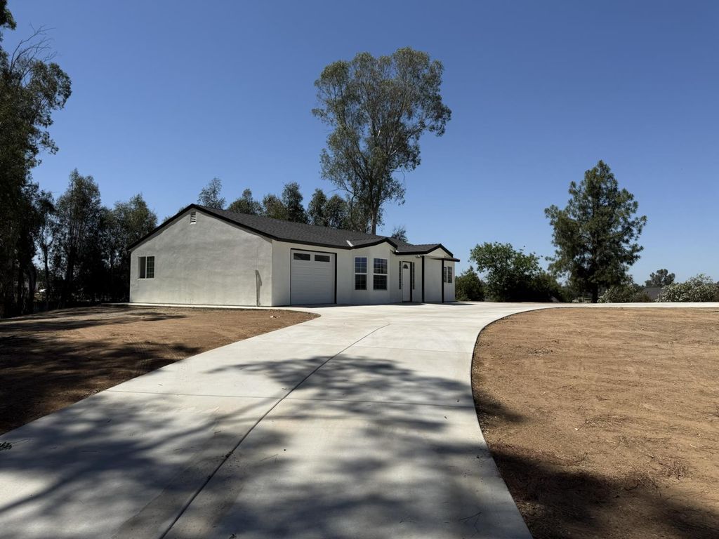 Image 3 of property listing at 36610 Kenneth Avenue, Madera, CA 93636