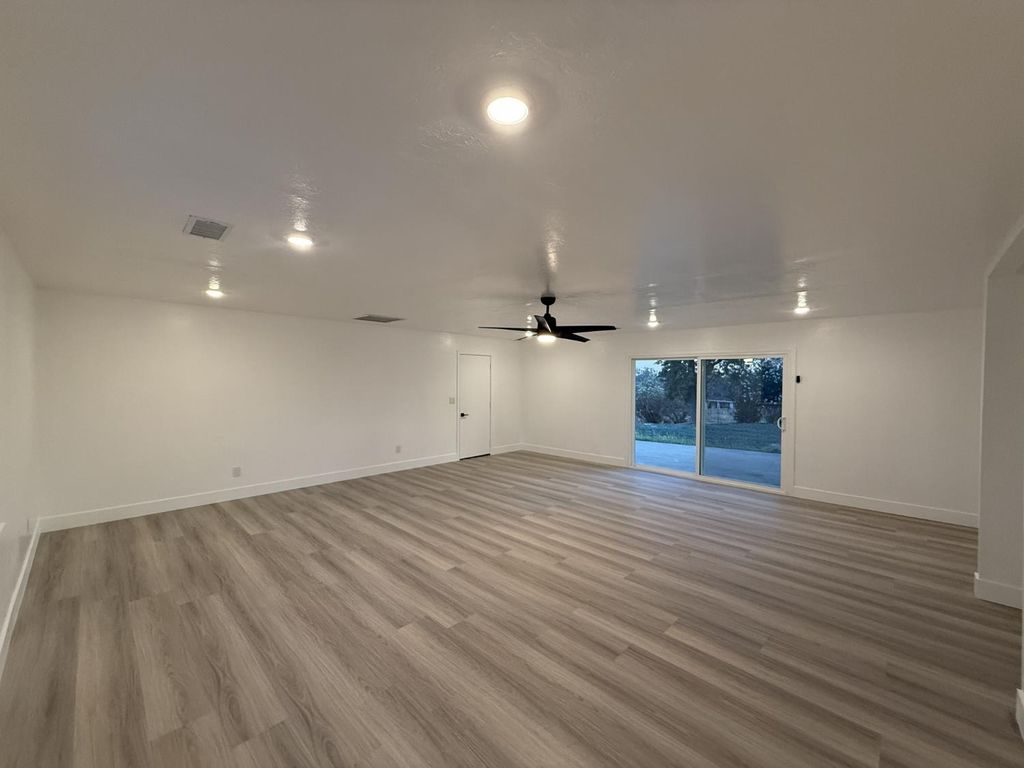 Image 30 of property listing at 36610 Kenneth Avenue, Madera, CA 93636