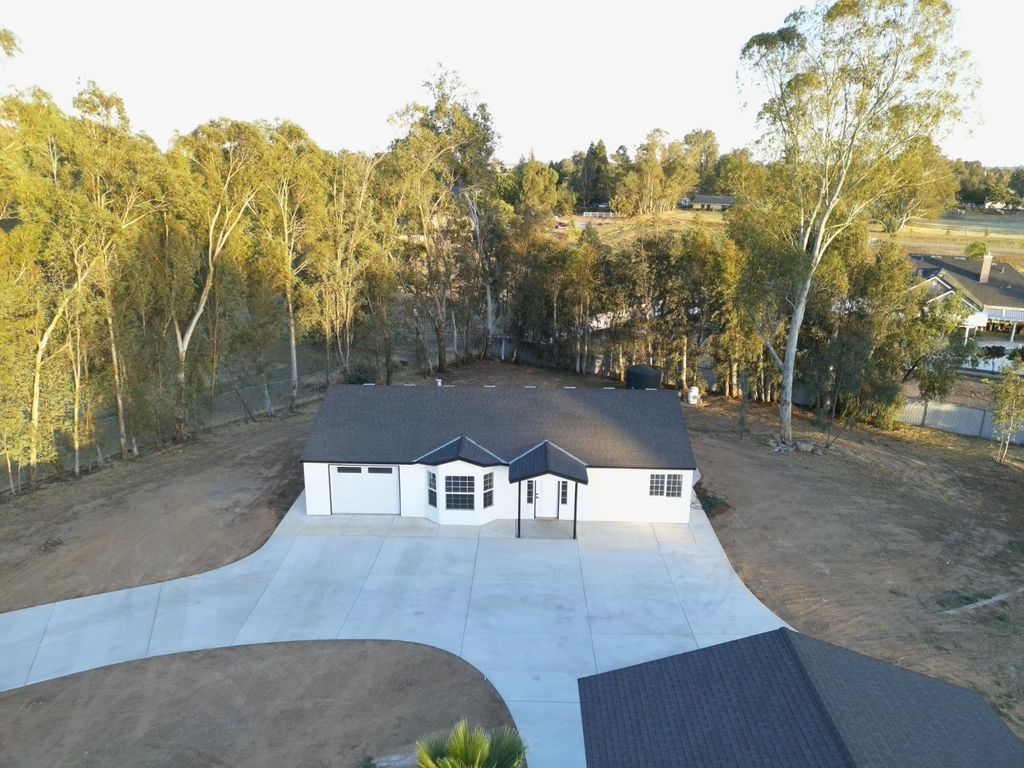 Image 6 of property listing at 36610 Kenneth Avenue, Madera, CA 93636