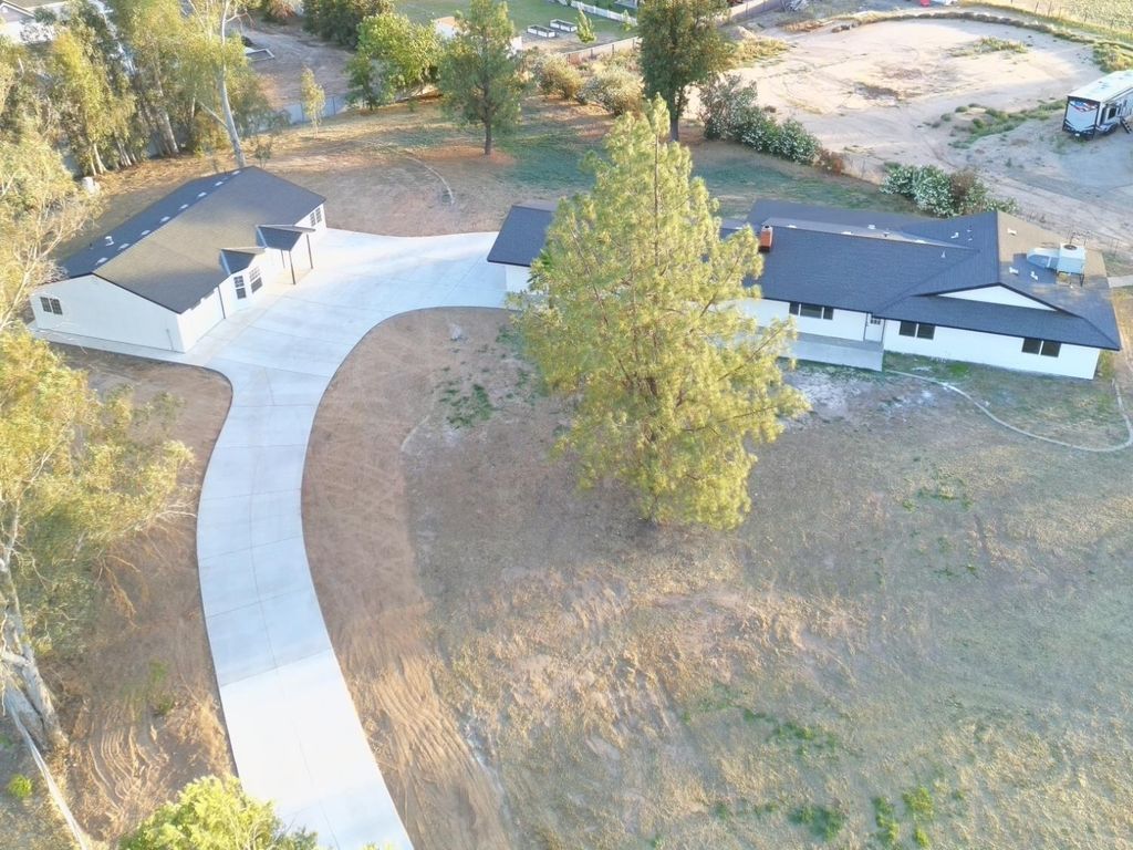 Image 7 of property listing at 36610 Kenneth Avenue, Madera, CA 93636