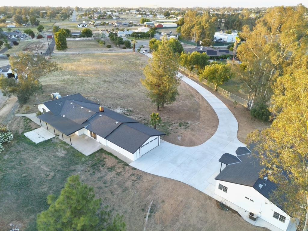 Image 9 of property listing at 36610 Kenneth Avenue, Madera, CA 93636