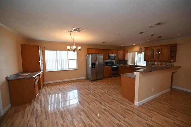 8208 NW 75TH Avenue, Tamarac, FL 33321