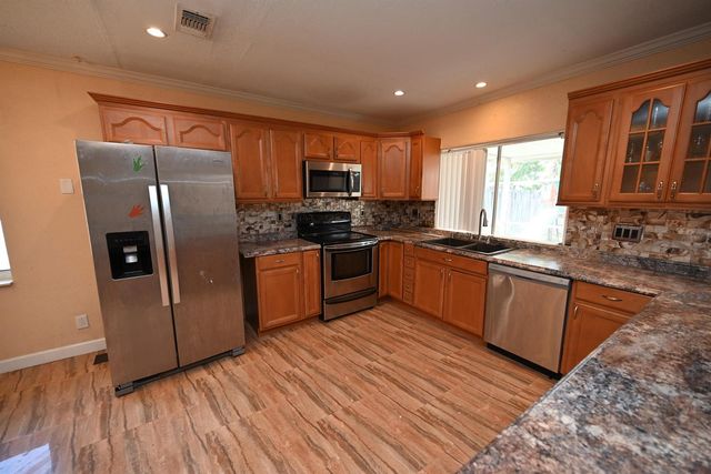 8208 NW 75TH Avenue, Tamarac, FL 33321
