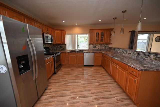 8208 NW 75TH Avenue, Tamarac, FL 33321