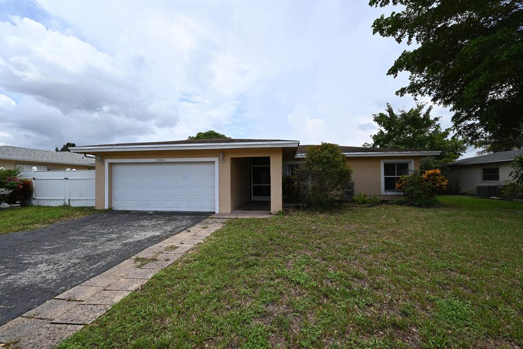 8208 NW 75TH Avenue, Tamarac, FL 33321