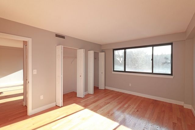 1850 Beacon St. 304, Brookline, MA 02445