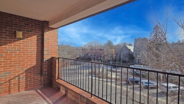 1850 Beacon St. 304, Brookline, MA 02445