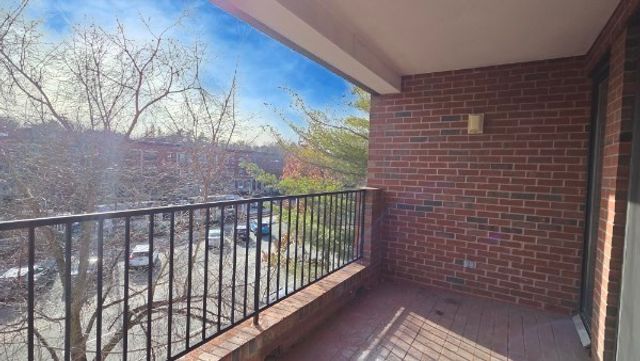 1850 Beacon St. 304, Brookline, MA 02445