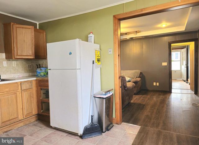 16 W HOWARD ST, Viola, DE 19979