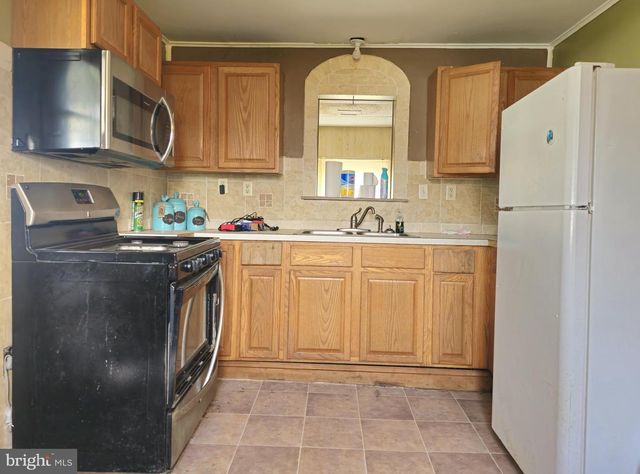 16 W HOWARD ST, Viola, DE 19979