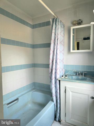 16 W HOWARD ST, Viola, DE 19979