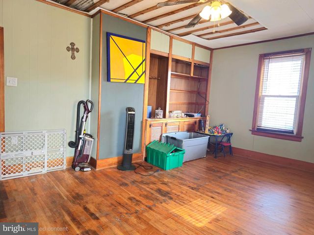 16 W HOWARD ST, Viola, DE 19979