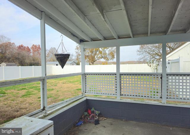 16 W HOWARD ST, Viola, DE 19979