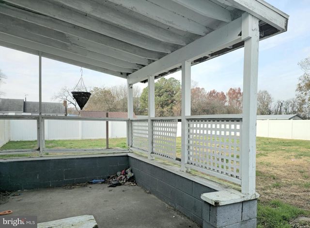 16 W HOWARD ST, Viola, DE 19979