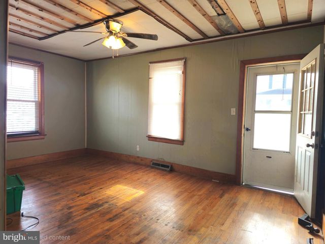 16 W HOWARD ST, Viola, DE 19979