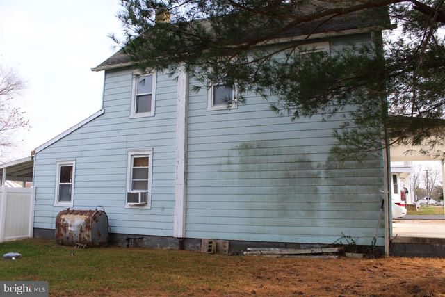 16 W HOWARD ST, Viola, DE 19979