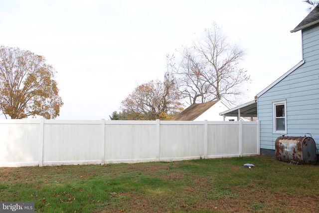 16 W HOWARD ST, Viola, DE 19979